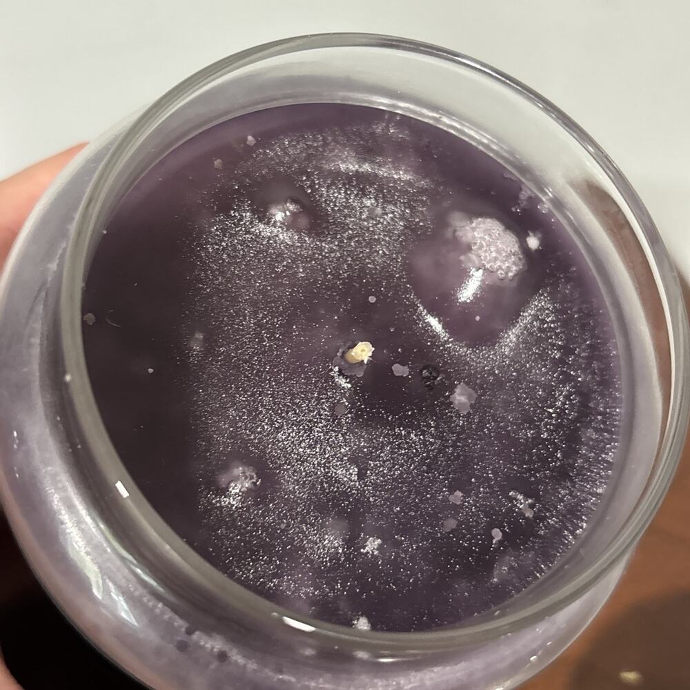 YANKEE CANDLE Lilac Blossom Medium Black Band Jar - VTG Unburned New 14.5oz - Picture 6 of 7